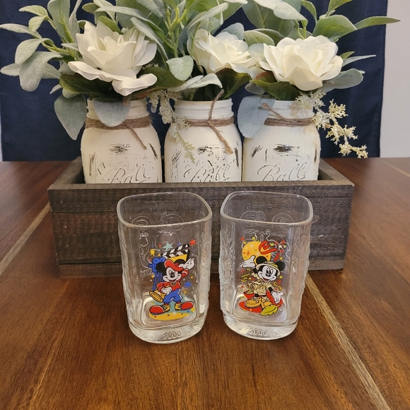 Disney's collectible McDonald's glasses set of 2 - Picture 5 of 7
